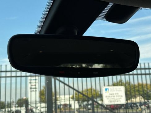 Used 2018 Chrysler Pacifica Touring-L Plus FWD image 24