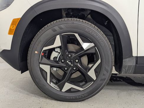 New 2026 Kia Seltos S FWD image 9