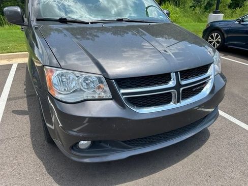 Used 2019 Dodge Grand Caravan SXT FWD image 4