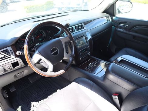 Used 2011 GMC Yukon Denali AWD/4WD image 12