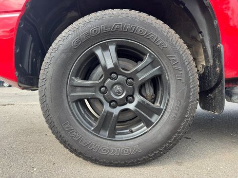 Used 2011 Toyota Tundra 4x4 CrewMax image 13