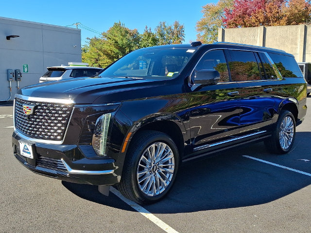 Used 2026 Cadillac Escalade ESV Luxury w/ LPO, Floor Liner Package AWD/4WD image 3