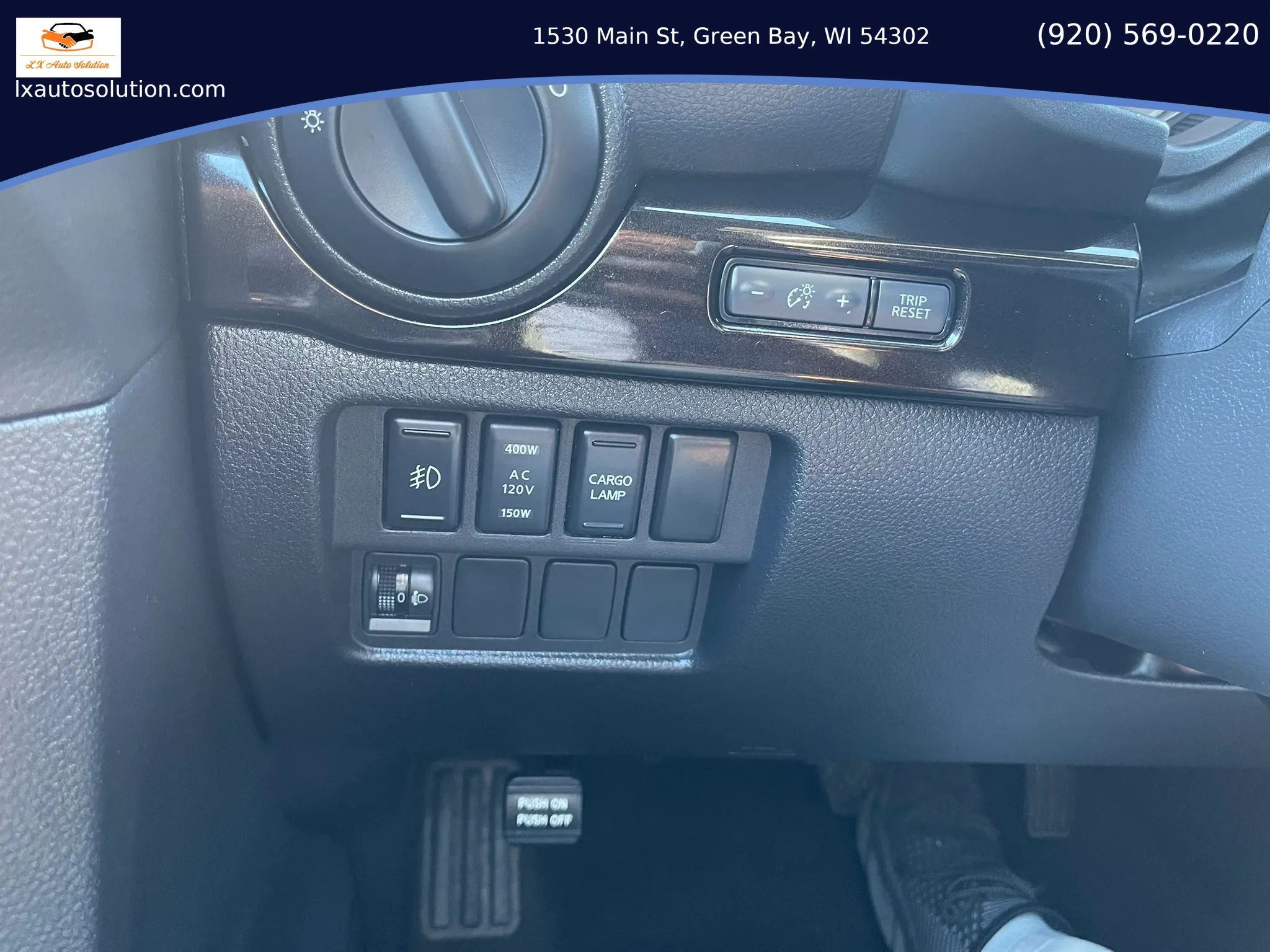 Used 2019 Nissan Titan SV w/ SV Convenience Package AWD/4WD image 14