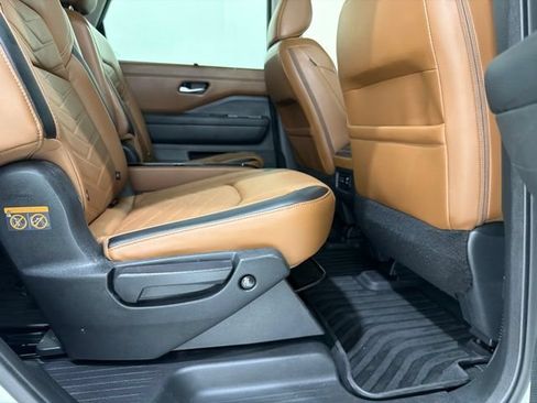 Used 2023 Nissan Pathfinder Platinum AWD/4WD image 25