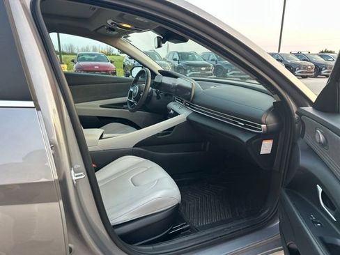 Used 2025 Hyundai Elantra Limited FWD image 15