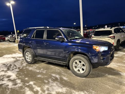 Used 2020 Toyota 4Runner SR5 Premium image 3
