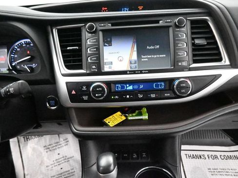 Used 2019 Toyota Highlander Limited AWD/4WD image 14