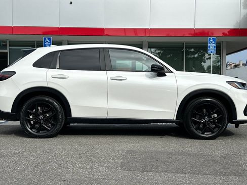 Used 2025 Honda HR-V Sport image 3