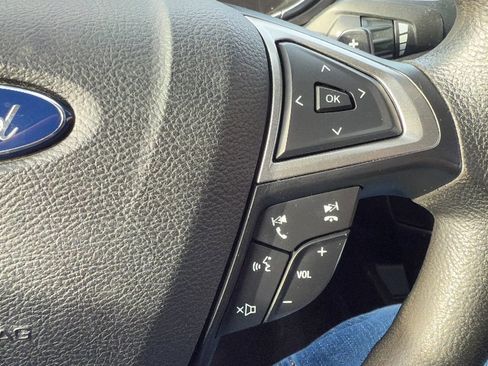 Used 2017 Ford Fusion SE w/ Fusion SE Technology Package image 11