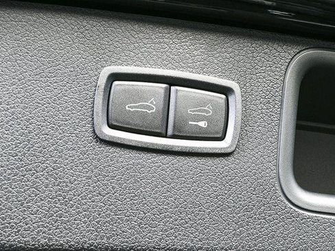 Certified 2026 Porsche Macan Turbo AWD/4WD image 29