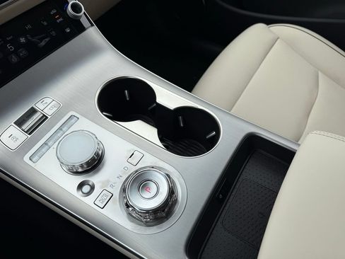 Certified 2026 Genesis GV70 2.5T Advanced AWD/4WD image 27
