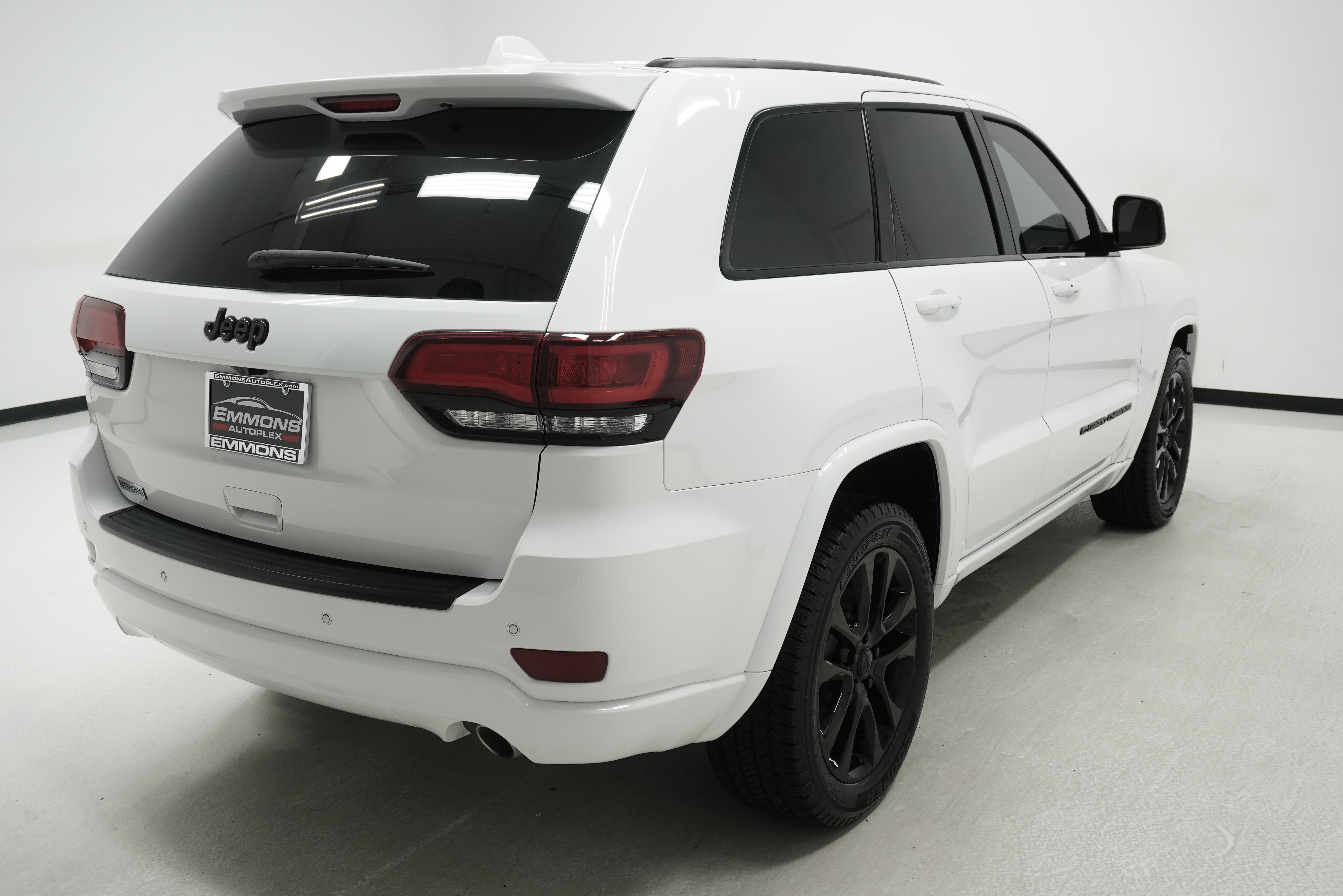 Used 2022 Jeep Grand Cherokee Laredo X RWD image 4