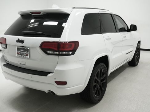 Used 2022 Jeep Grand Cherokee Laredo X RWD image 4
