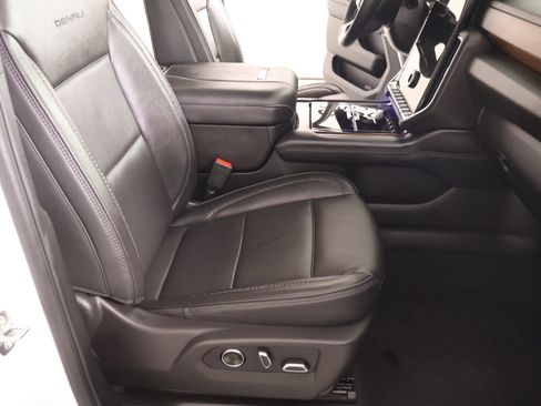 Used 2026 GMC Yukon Denali w/ Sun & Power Step Package AWD/4WD image 14