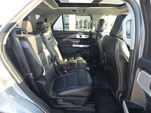 Used 2022 Ford Explorer Limited w/ Hybrid Equipment Group 310A image 11