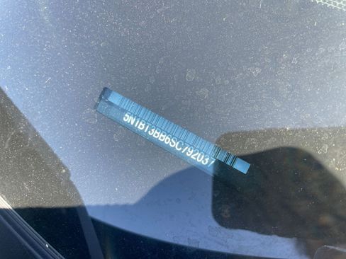 Used 2025 Nissan Rogue SV image 31