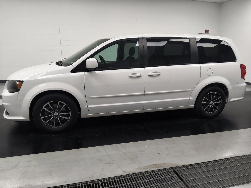 Used 2016 Dodge Grand Caravan SXT FWD image 2
