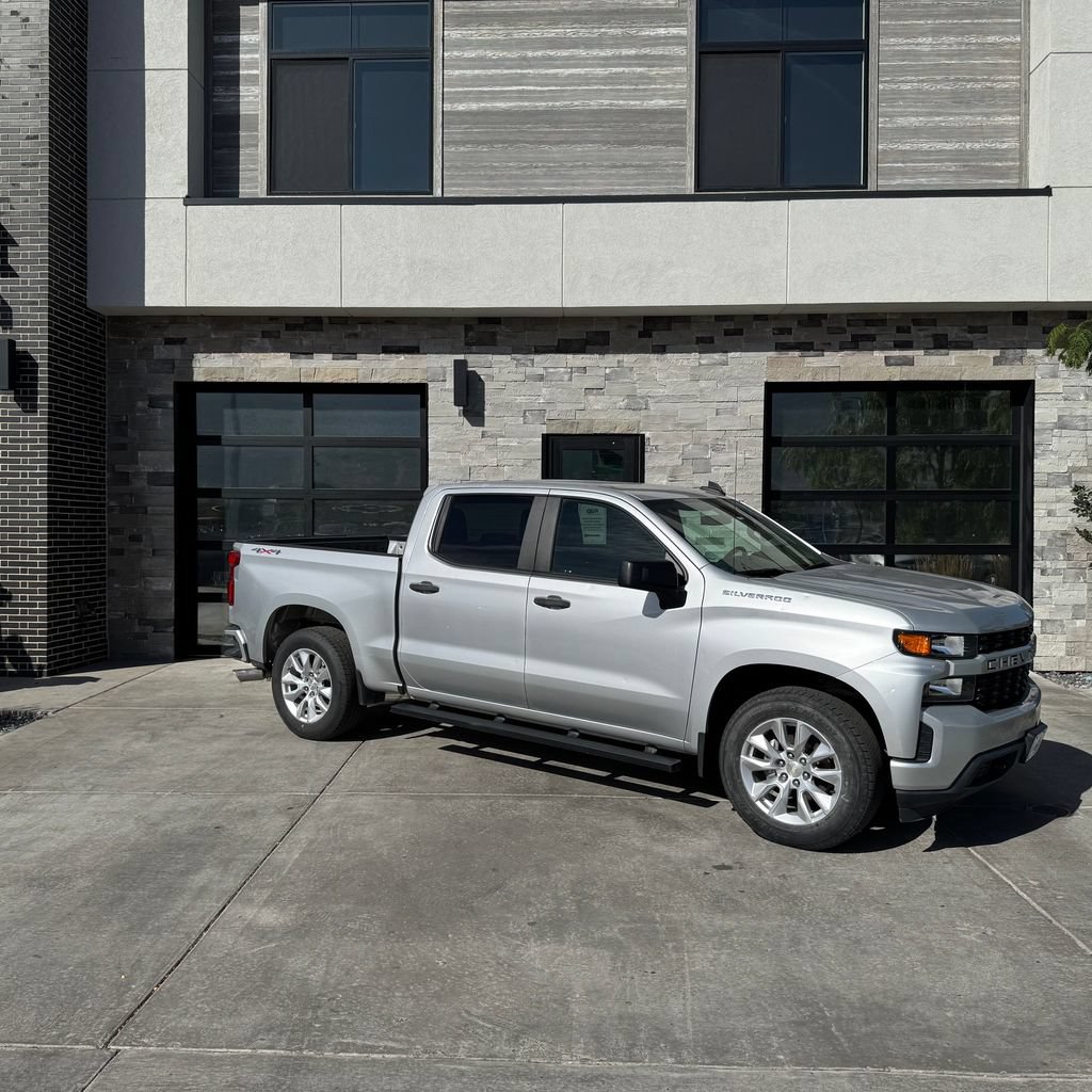 Used 2019 Chevrolet Silverado 1500 Custom w/ Custom Value Package AWD/4WD image 1