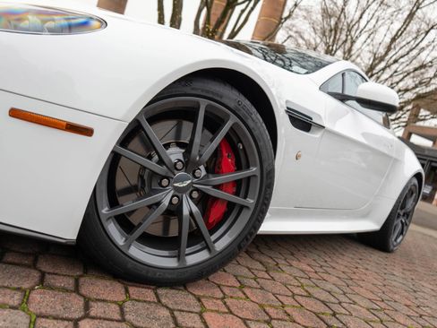 Used 2015 Aston Martin V8 Vantage GT image 36