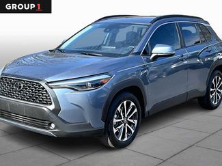 Used 2022 Toyota Corolla Cross XLE video 1