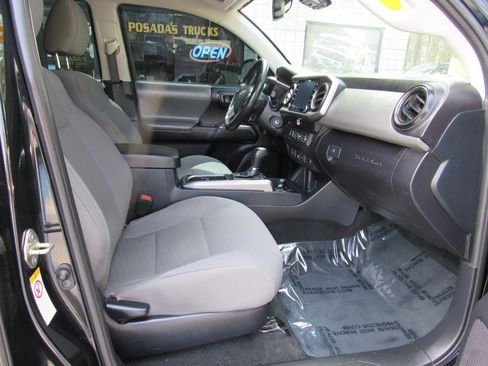Used 2020 Toyota Tacoma SR5 RWD image 14