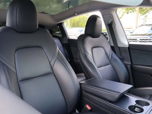 Used 2023 Tesla Model Y Long Range AWD/4WD image 31