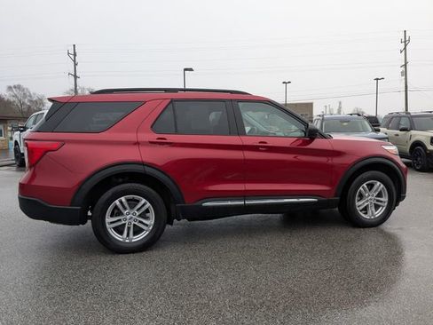 Used 2022 Ford Explorer XLT w/ Equipment Group 202A image 10
