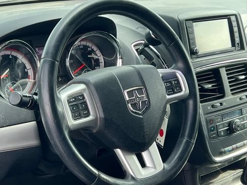 Used 2017 Dodge Grand Caravan GT FWD image 2