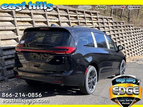 New 2026 Chrysler Pacifica Limited image 2