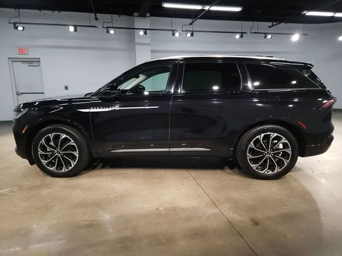 Used 2024 Lincoln Nautilus Reserve image 4