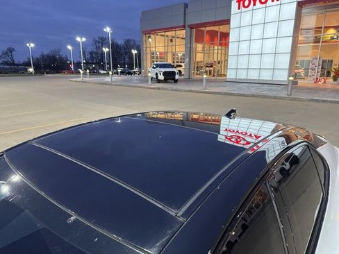 Used 2022 Toyota Camry XSE image 3