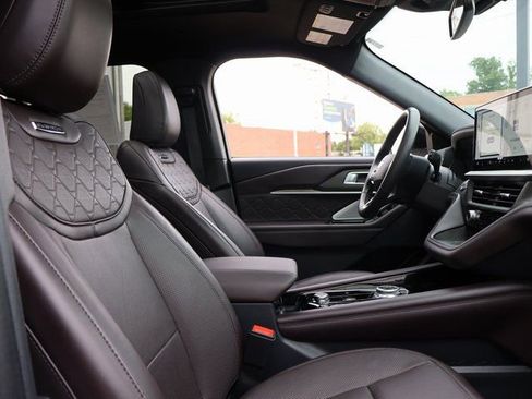 Used 2025 Ford Explorer Platinum w/ LUX Leather Package AWD/4WD image 8