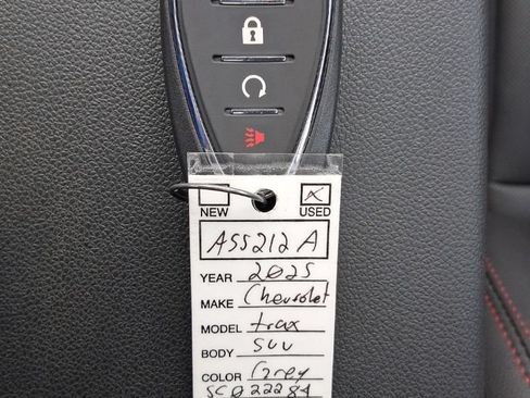 Used 2025 Chevrolet Trax RS w/ Sunroof Package FWD image 20