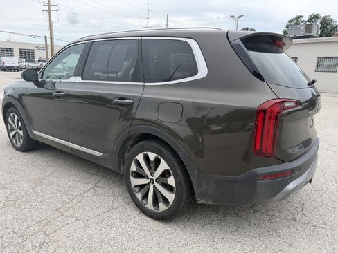 Used 2022 Kia Telluride EX w/ EX Premium Package FWD image 5