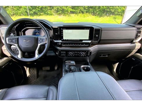 Used 2024 Chevrolet Silverado 1500 LT Trail Boss w/ LT Trail Boss Premium Package AWD/4WD image 14