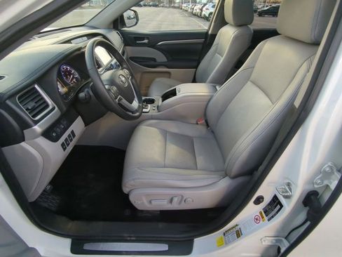 Certified 2018 Toyota Highlander Limited Platinum image 8