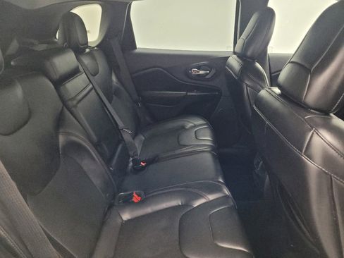 Used 2019 Jeep Cherokee Trailhawk w/ Cold Weather Group AWD/4WD image 19