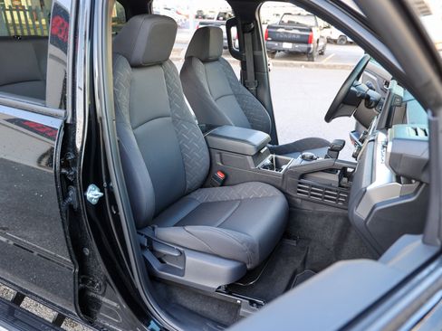 Certified 2025 Toyota Tacoma SR5 image 36