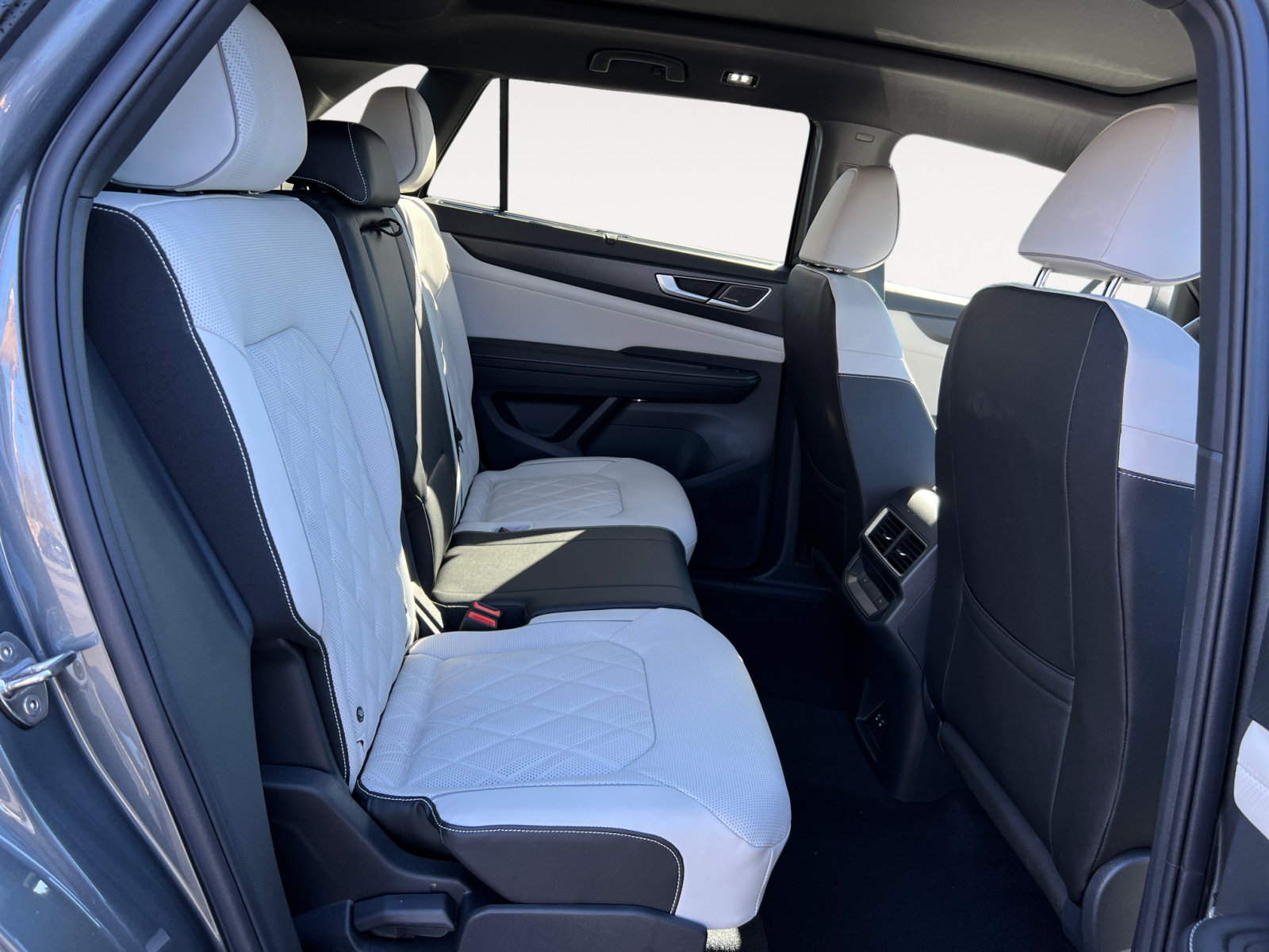 New 2025 Volkswagen Atlas Cross Sport SEL Premium R-Line AWD/4WD image 18