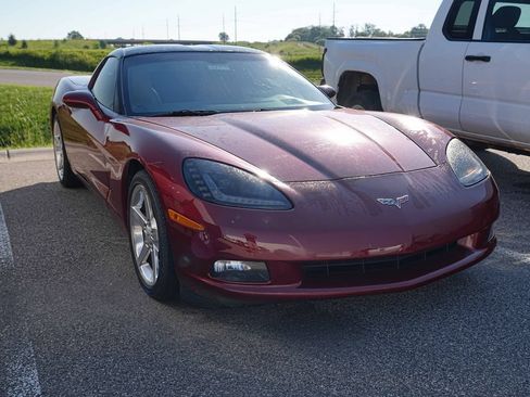 Used 2006 Chevrolet Corvette Coupe w/ Preferred Equipment Group RWD image 3