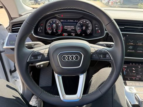 Used 2023 Audi Q8 Premium image 14