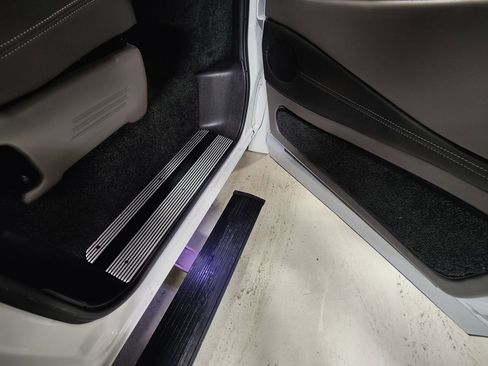 Used 2015 Chevrolet Express 2500 Extended image 9