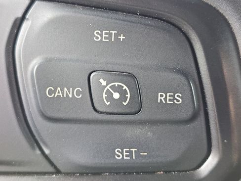 Used 2023 Jeep Gladiator Sport AWD/4WD image 8