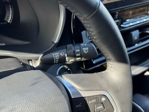 Used 2023 Toyota Highlander Limited AWD/4WD image 31