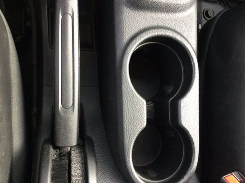 Used 2016 Jeep Wrangler Unlimited Sahara AWD/4WD image 34
