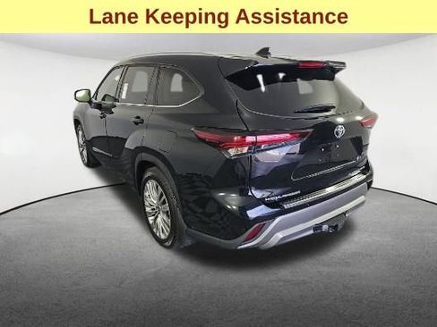 Used 2025 Toyota Highlander Platinum image 8