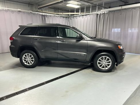 Used 2021 Jeep Grand Cherokee Laredo AWD/4WD image 8