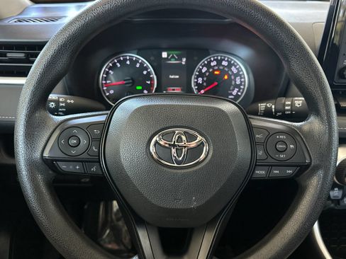 Used 2022 Toyota RAV4 XLE w/ Convenience Package FWD image 22