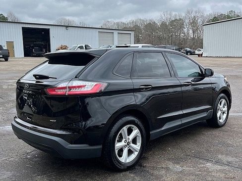 Used 2023 Ford Edge SE image 4