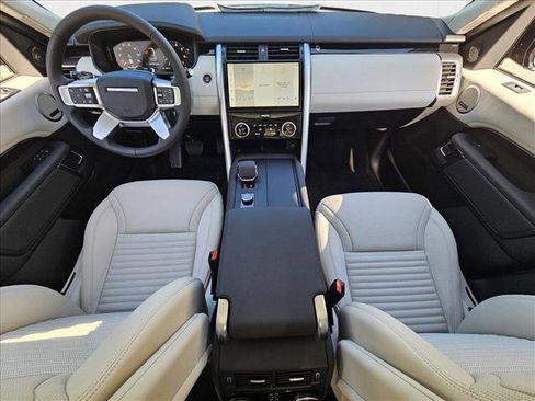 New 2025 Land Rover Discovery S image 17